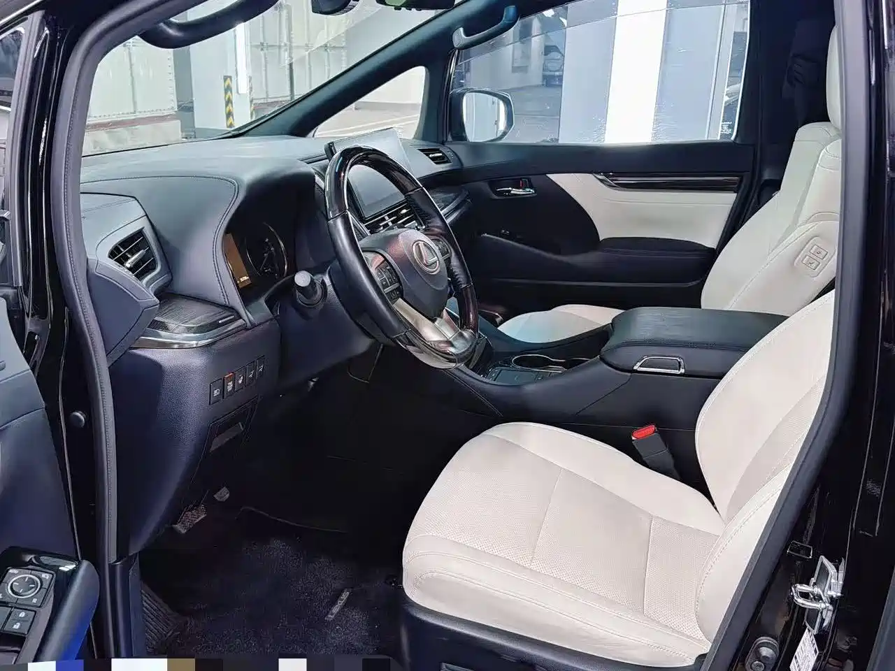 Lexus LM 2020 300h Seven-Seater Elegance Edition фото 9