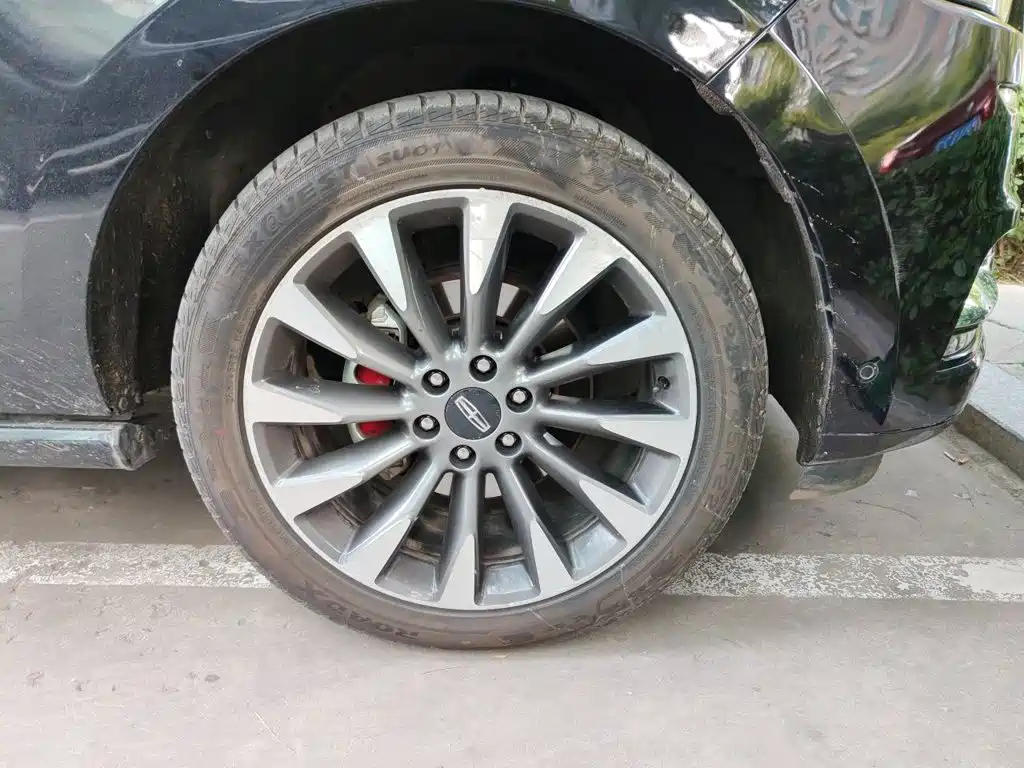Фото 8 - Lincoln Navigator