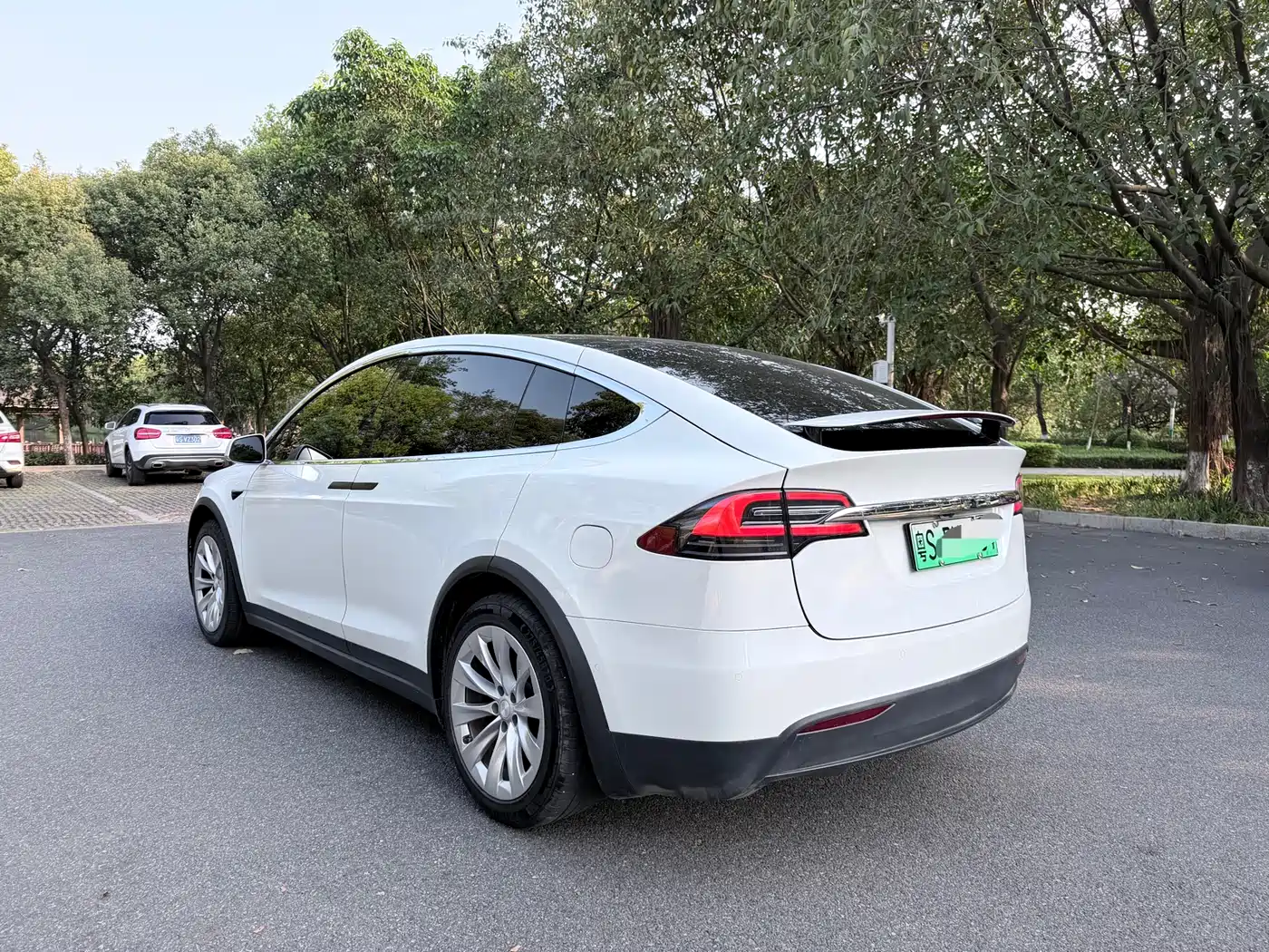 TESLA MODEL X