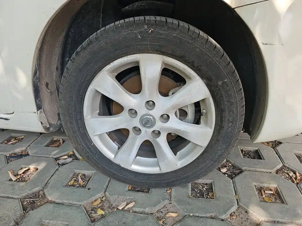 Фото 24 - Nissan Tiida