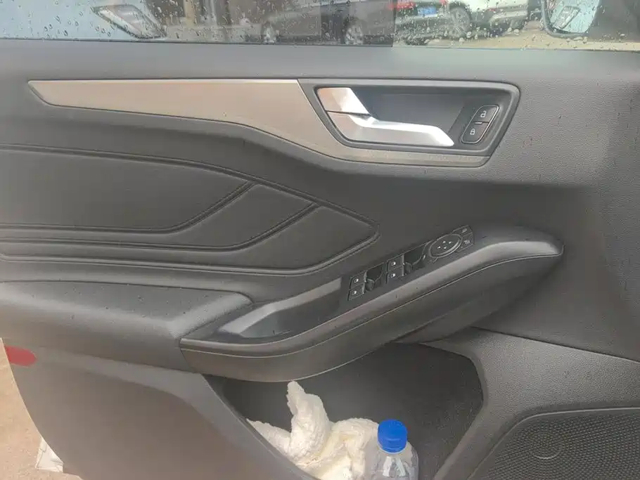 Фото 7 - Ford Focus