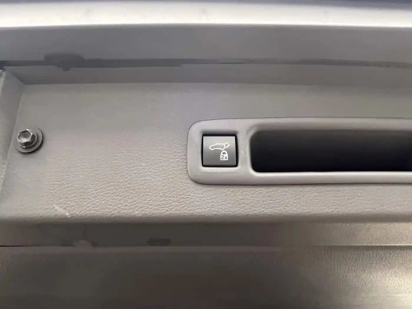 Toyota Granvia 2022 Model Year 2.5L Hybrid Flagship Edition фото 25