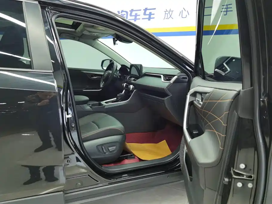 Toyota RAV4 Rongfang 2024 2.0L CVT FWD Style Plus Edition фото 8
