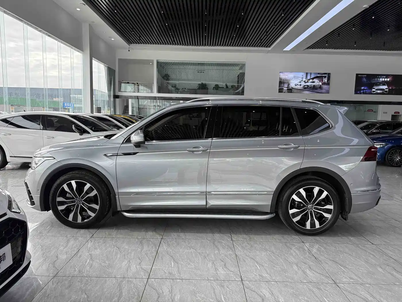 Volkswagen Tiguan L 2022 330TSI Auto 2WD R-Line Premium Edition фото 5