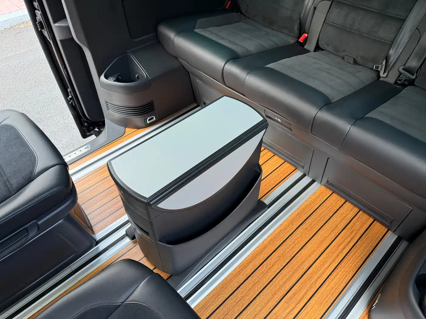 Volkswagen Multivan 2018 2.0TSI 2WD Luxury Edition 7-Seater фото 21