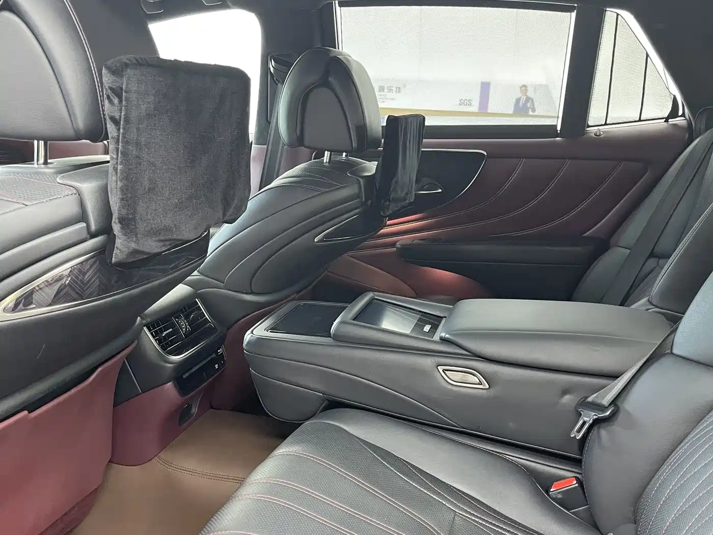 Lexus LS 2018 500h Executive Edition China V фото 6