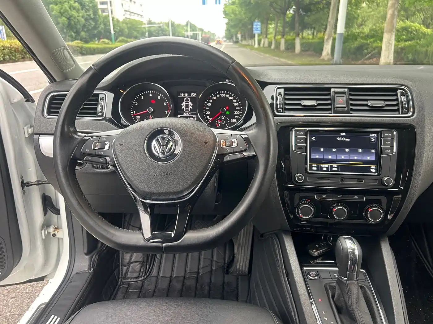 Volkswagen Sagitar 2018 280TSI DSG Spark Edition фото 14