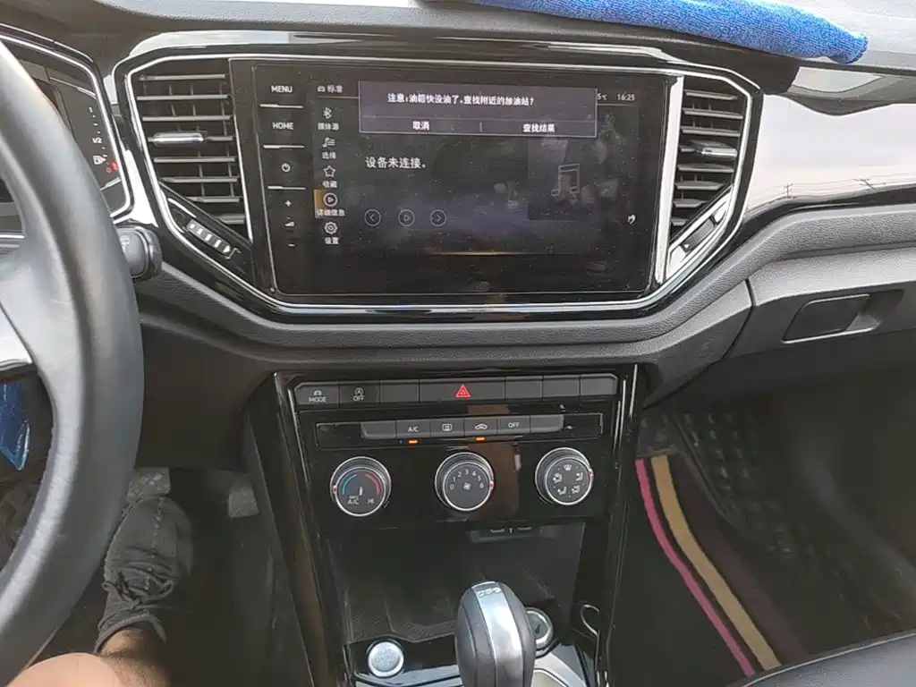 VOLKSWAGEN T-ROC EXPLORING SONGS