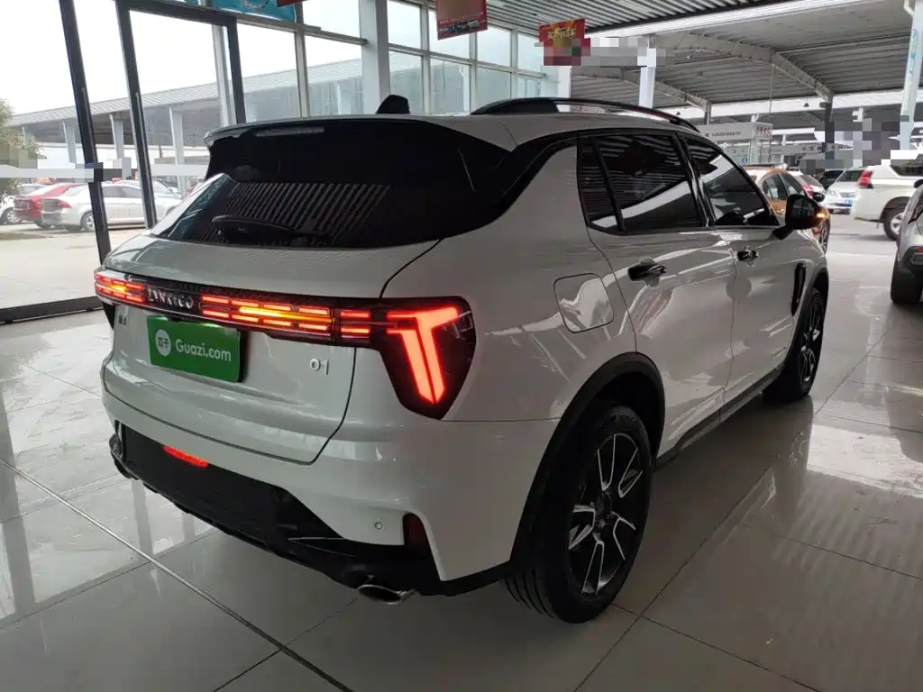 Photo 5 - Lynk & Co 01