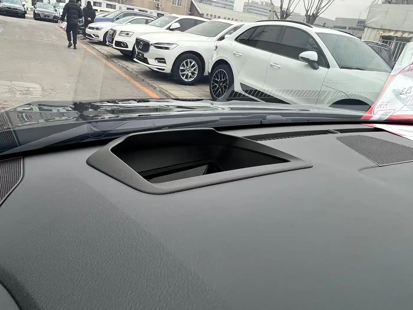 Toyota Granvia 2022 Model Year 2.5L Hybrid Flagship Edition фото 16
