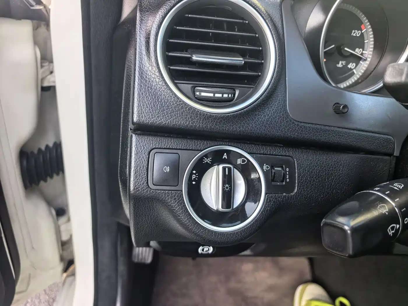 Mercedes-Benz C-Class 2011 C 180K Classic фото 18