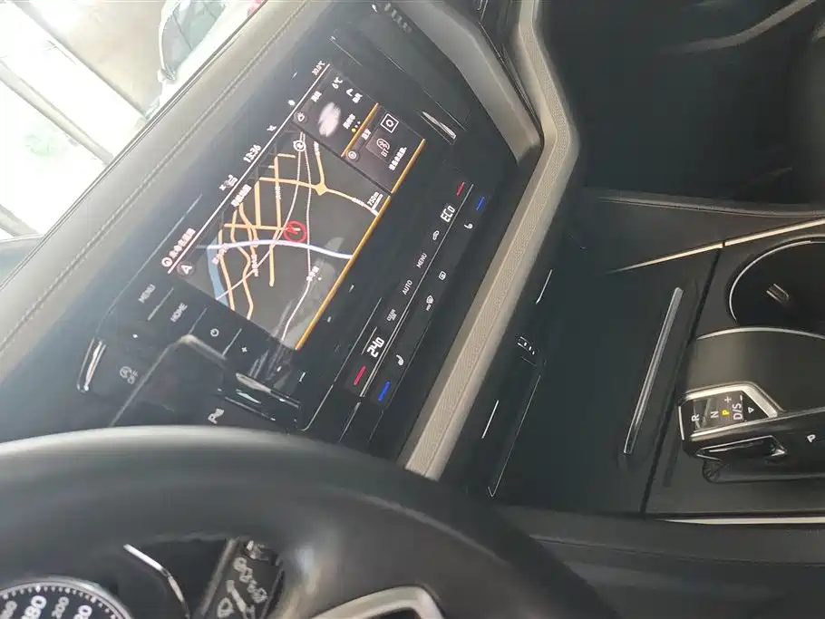 Volkswagen Touareg 2021 2.0TSI Pilot Special Edition фото 13