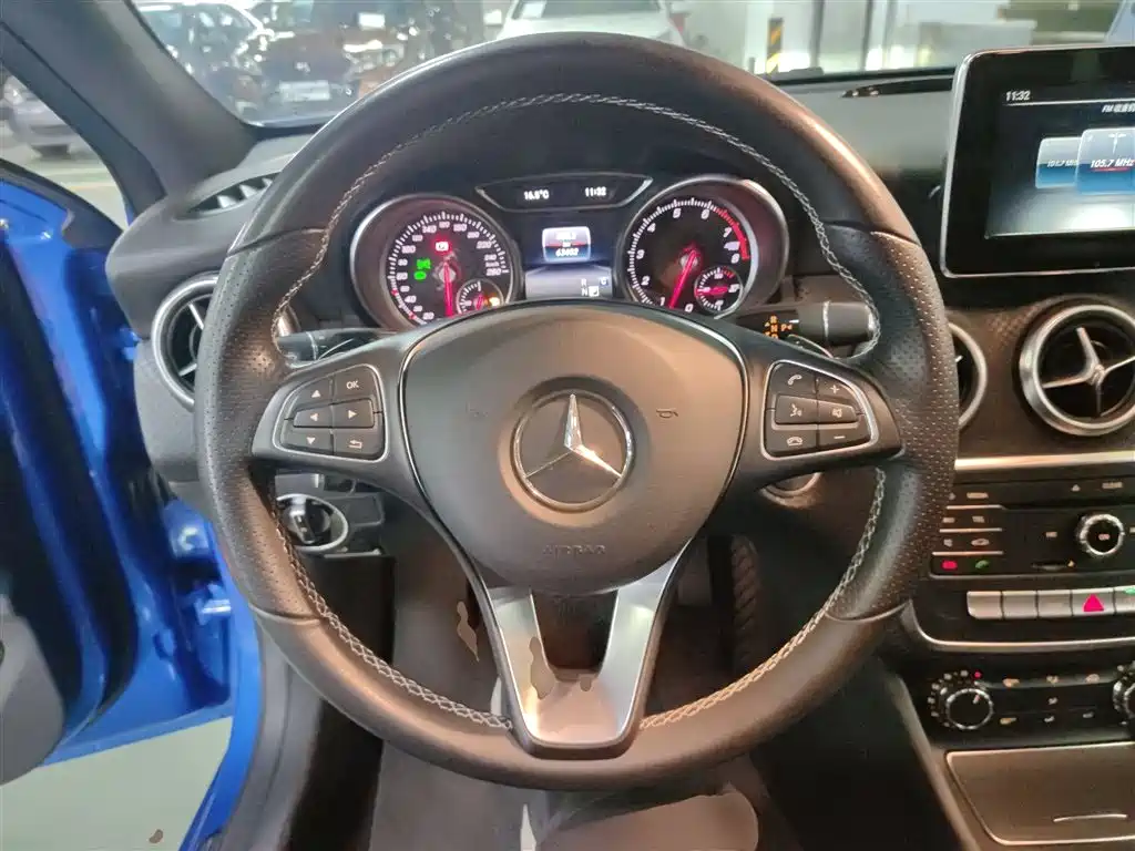 Mercedes-Benz A-Class (Import) 2017 Facelift A 200 Fashion фото 7
