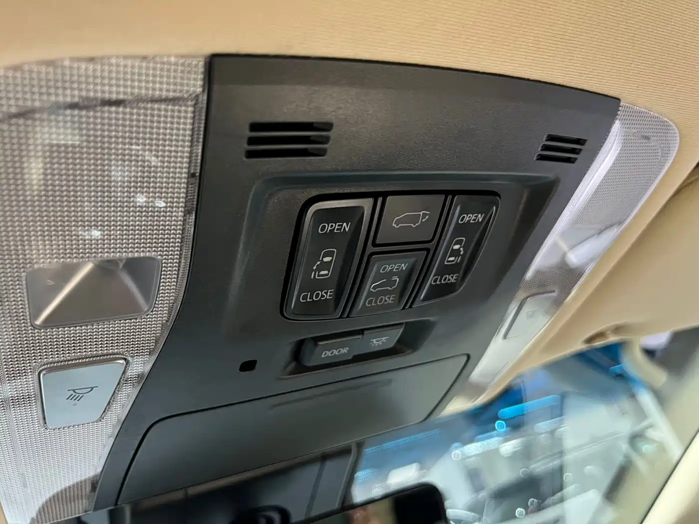 Toyota Vellfire 2019 Hybrid 2.5L HV Premium Edition фото 9