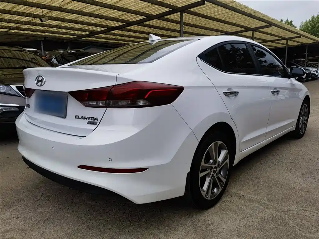 Hyundai Elantra 2016 Model 1.6L Automatic Smart Elite фото 4