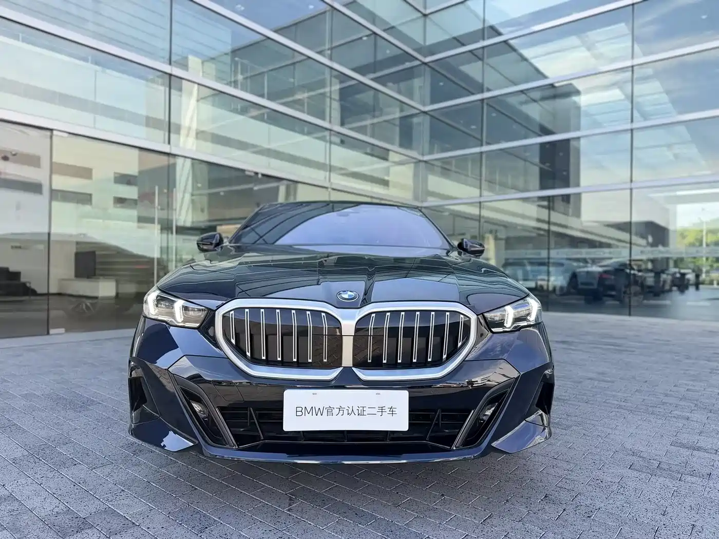 BMW 5 Series (Import) 2024 530i Leading Model M Sport Package фото 3