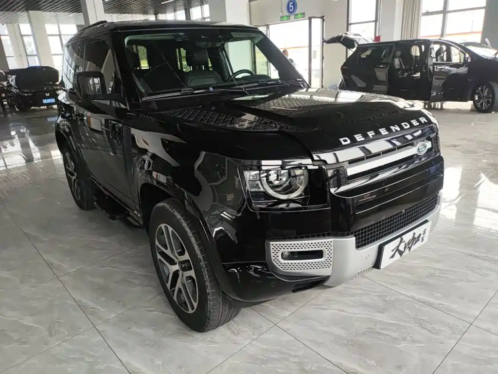 Land Rover Defender 2023 Model 90 3.0T P400 XS