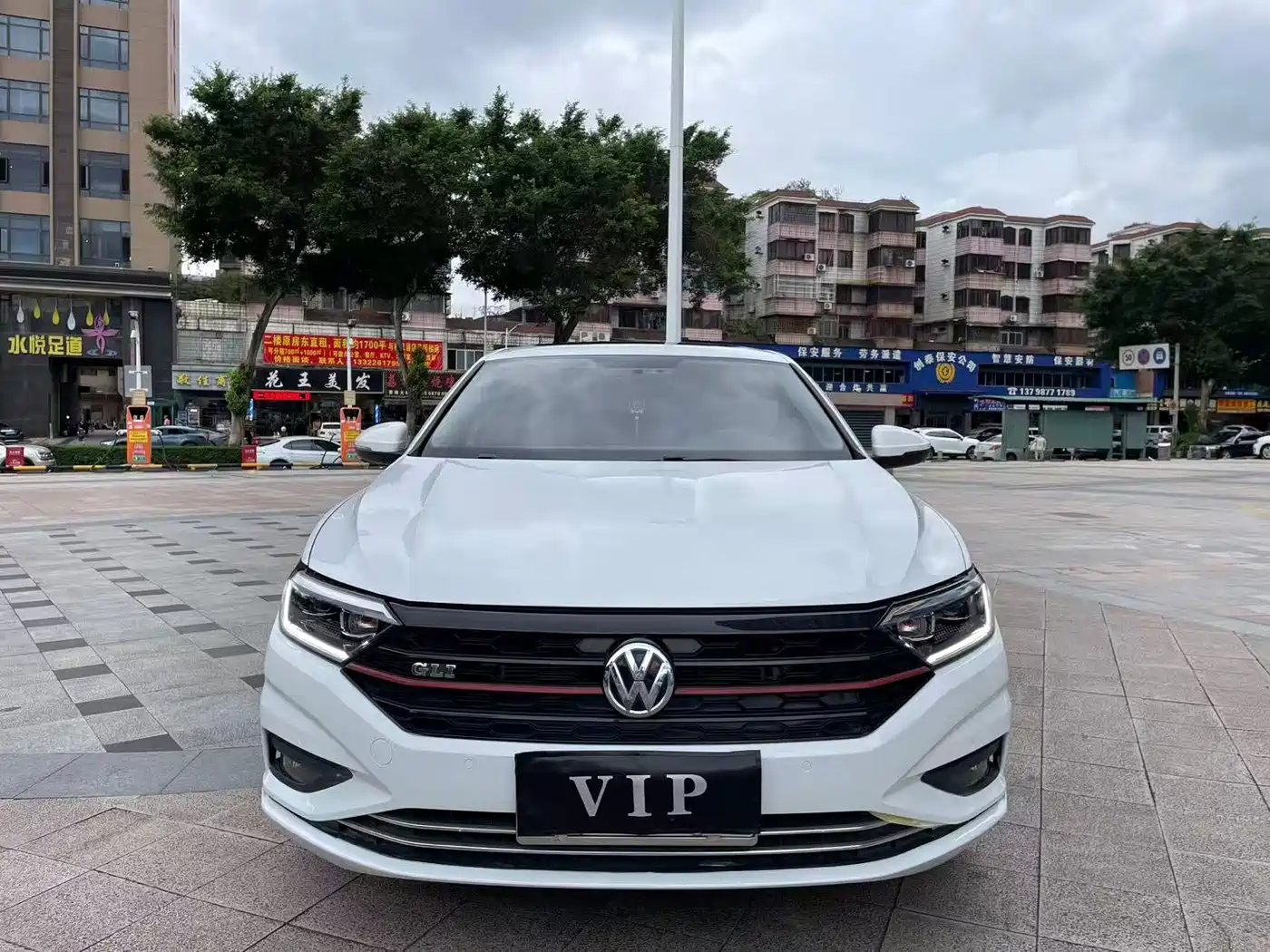 Photo 2 - Volkswagen Sagitar
