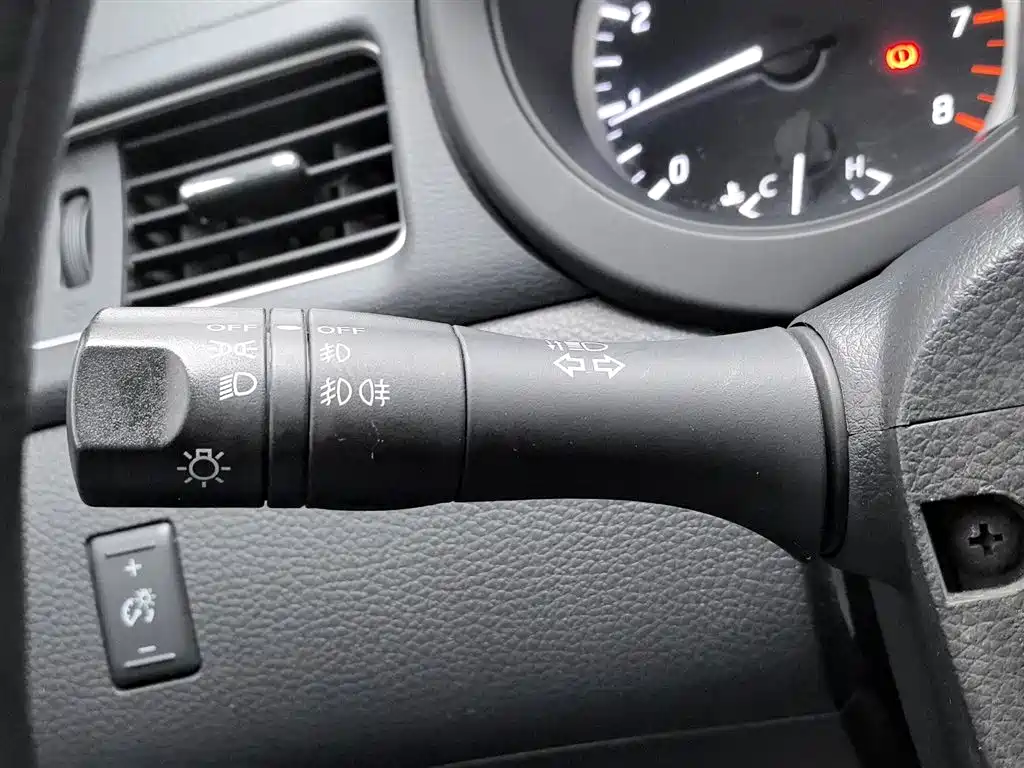 Nissan Tiida 2016 1.6L CVT Smart Edition фото 21
