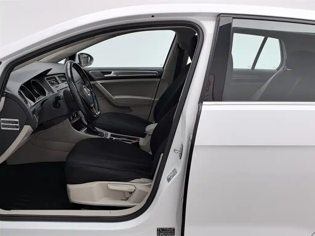 Volkswagen Golf 2016 230TSI Automatic Comfort фото 10