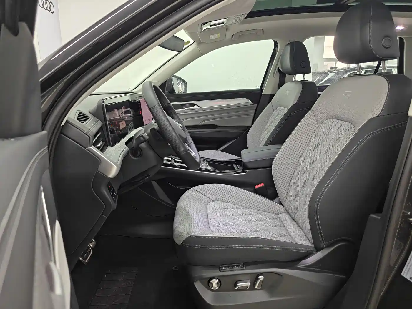 Volkswagen Talagon 2024 380TSI 4WD R-Line Cruise Shared Edition фото 11