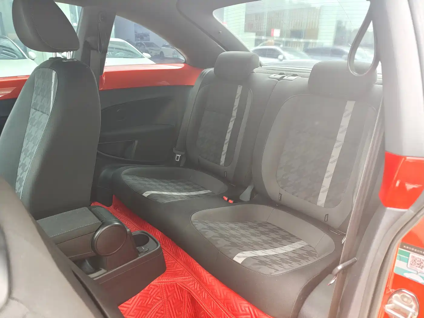 Volkswagen Beetle 2017 180TSI Enjoy фото 6