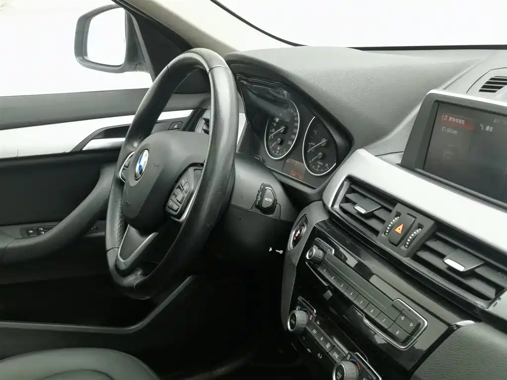 BMW X1 2018 sDrive18Li Fashion Model фото 22