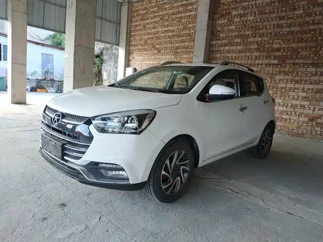  JAC Motors Refine S2 2015 1.5L CVT Luxury Smart