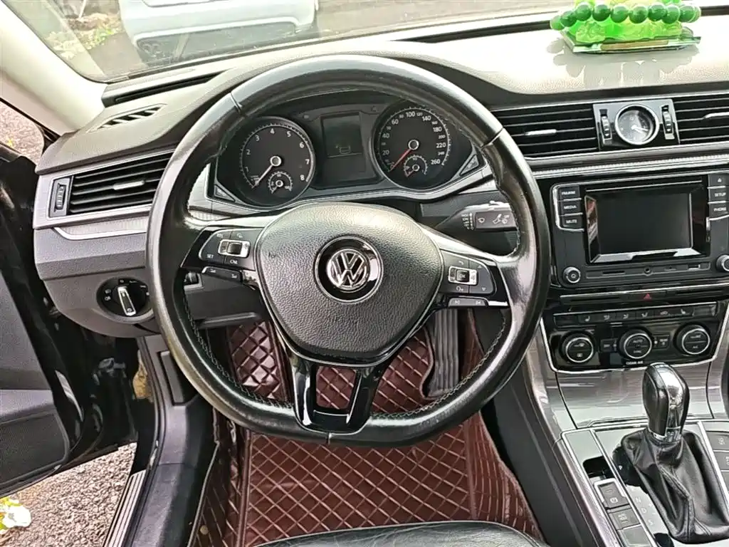 Volkswagen Passat 2016 280TSI DSG Honor Edition фото 11