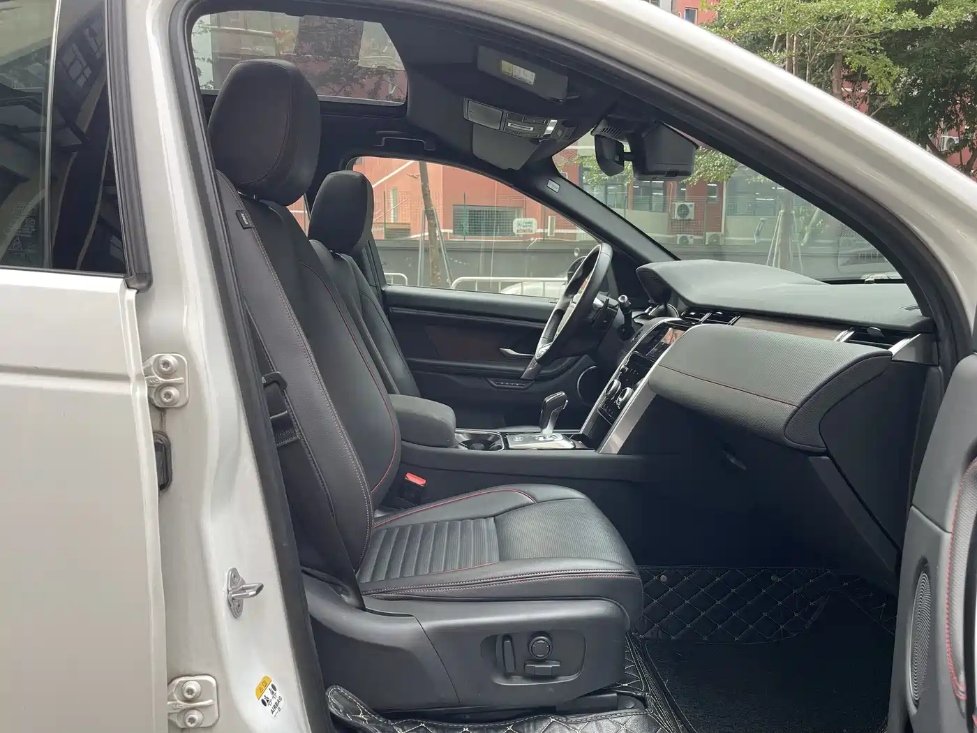 LAND ROVER DISCOVER NEW ENERGY SOURCES FOR SPORTS