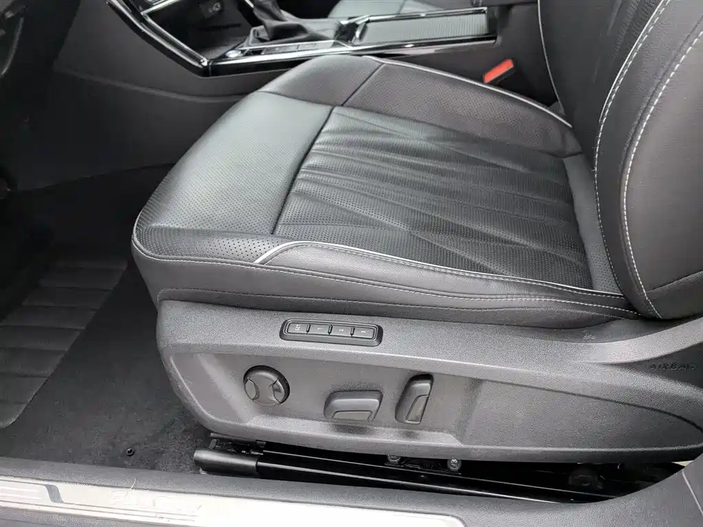 Volkswagen Passat 2023 Facelift 330TSI Luxury Edition фото 20