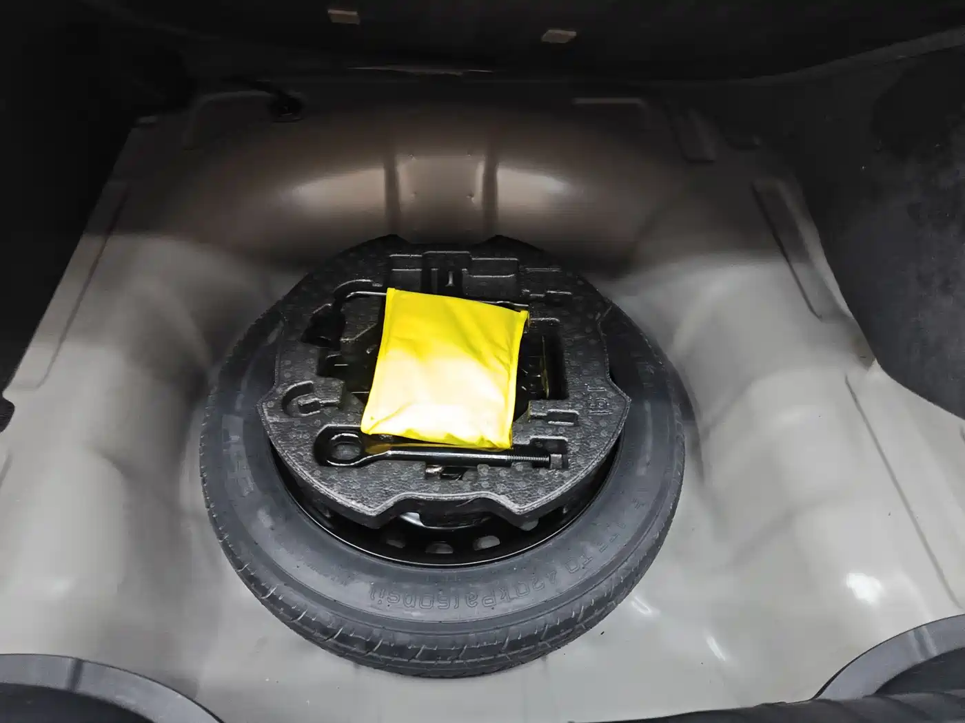 Hyundai Elantra 2023 Model 1.5L CVT LUX Premium Edition фото 31