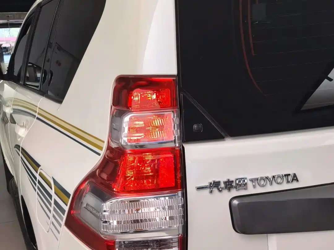 Toyota Prado 2015 2.7L Automatic Standard фото 16