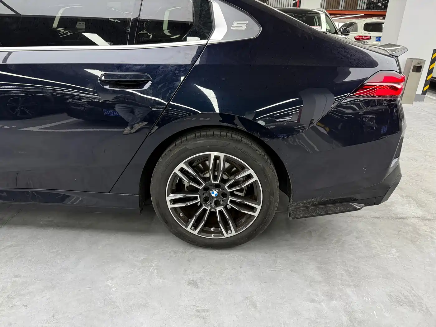 Фото 16 - BMW 5 Series