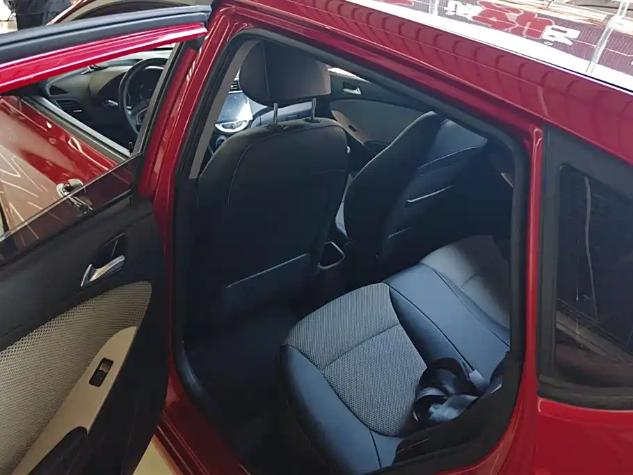 Hyundai Reina 2014 Model 1.6L Automatic TOP фото 11