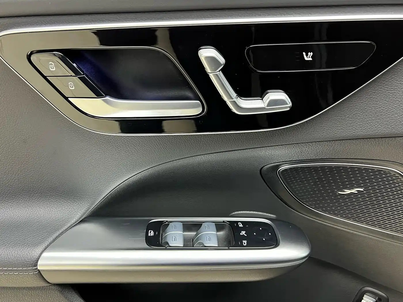 Mercedes-Benz C-Class 2023 Facelift II C 260 L Sport Edition фото 19