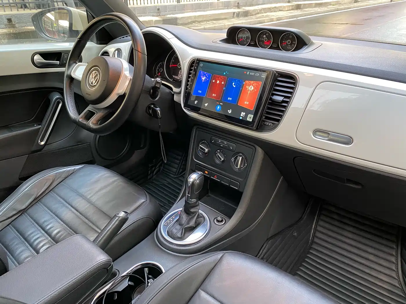 Volkswagen Beetle 2013 1.4TSI Comfort фото 15