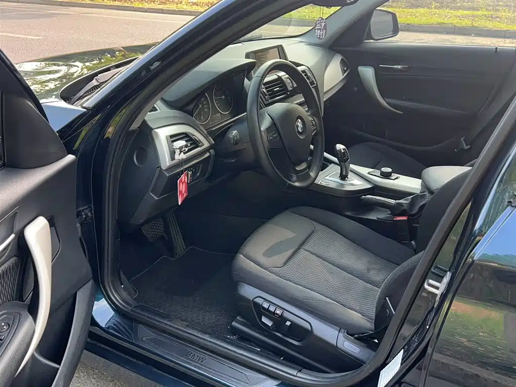 BMW 1 Series (Import) 2013 Facelift 118i Leading Model фото 12