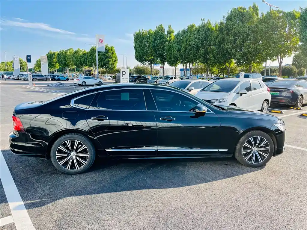 VOLVO S90 PLUG-IN HYBRID