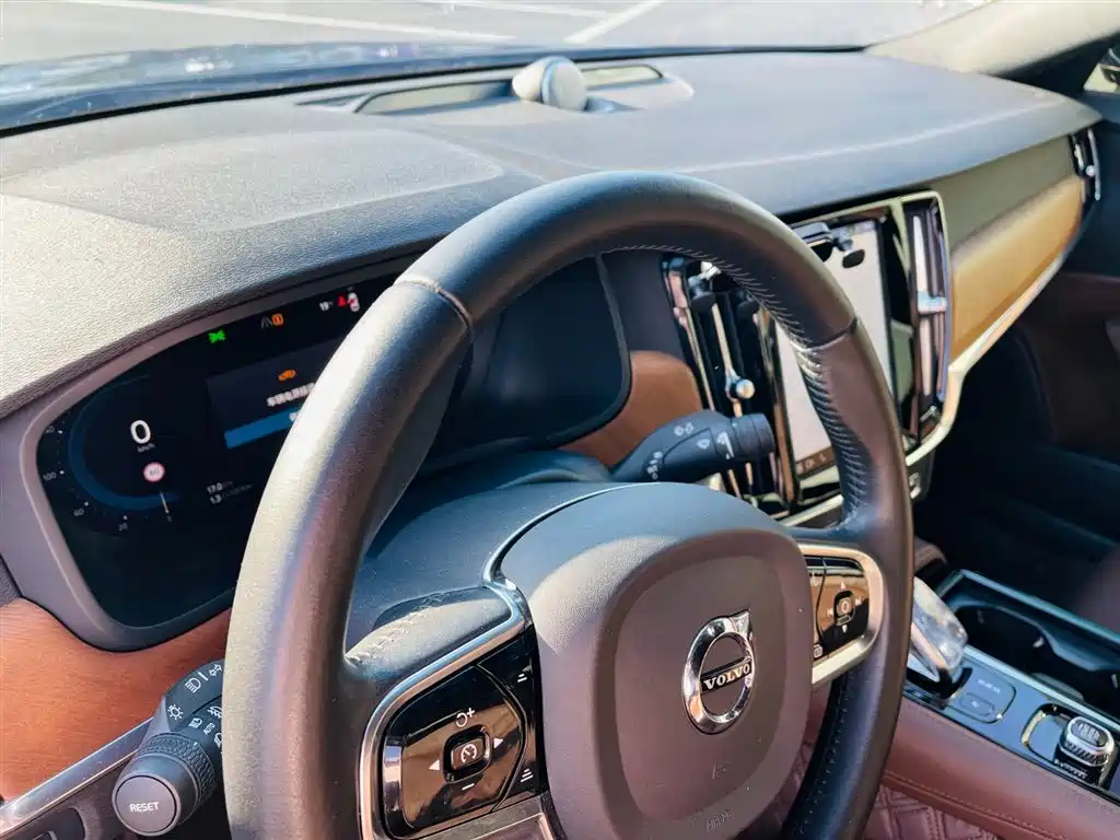 VOLVO S90 PLUG-IN HYBRID