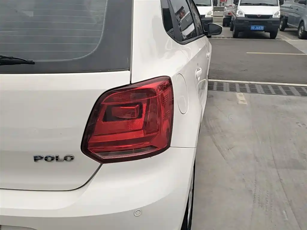 Volkswagen Polo 2016 1.4L Manual Trend фото 8