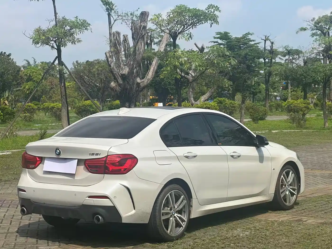 BMW 1 Series 2019 120i Leading M Sport Package фото 9