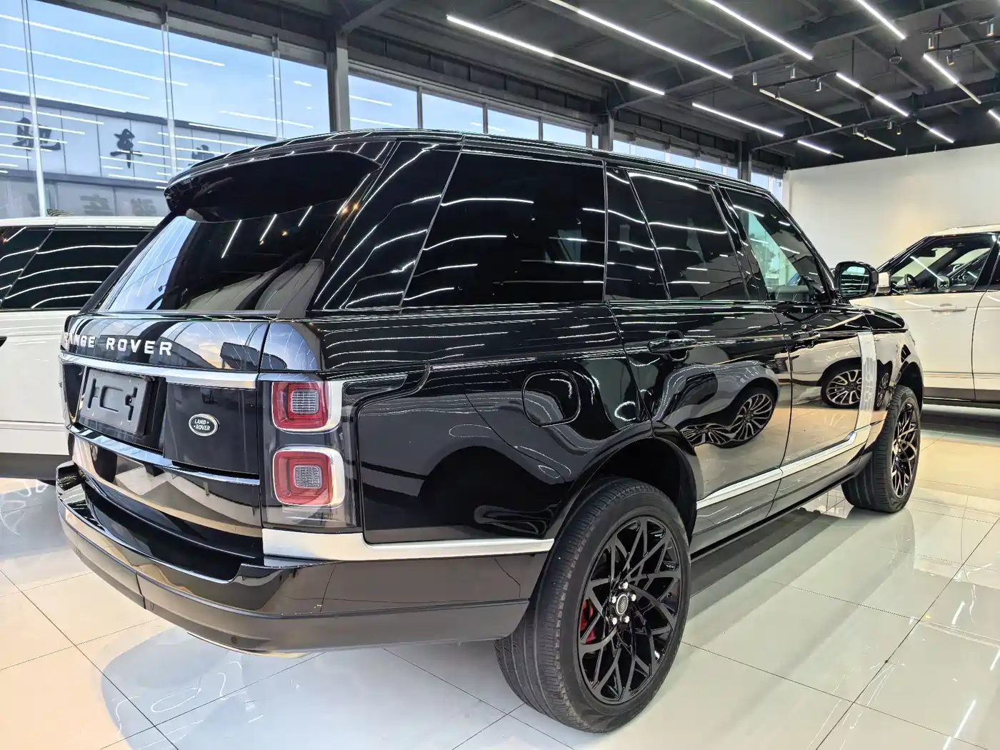 Land Rover Range Rover 2020 3.0 L6 Heritage Edition фото 4