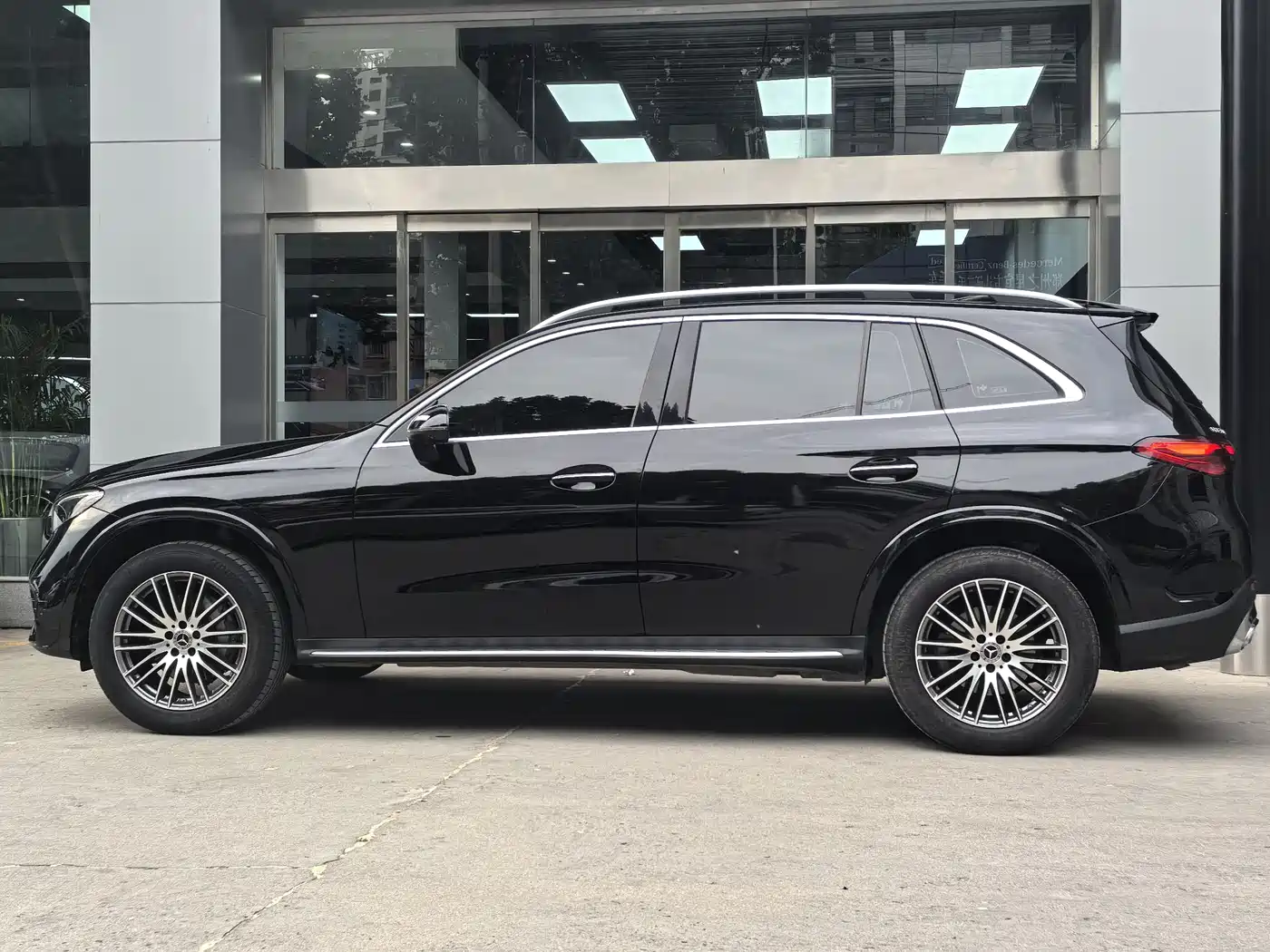 Mercedes-Benz GLC 2024 GLC 300 L 4MATIC Dynamic 5-seater фото 5