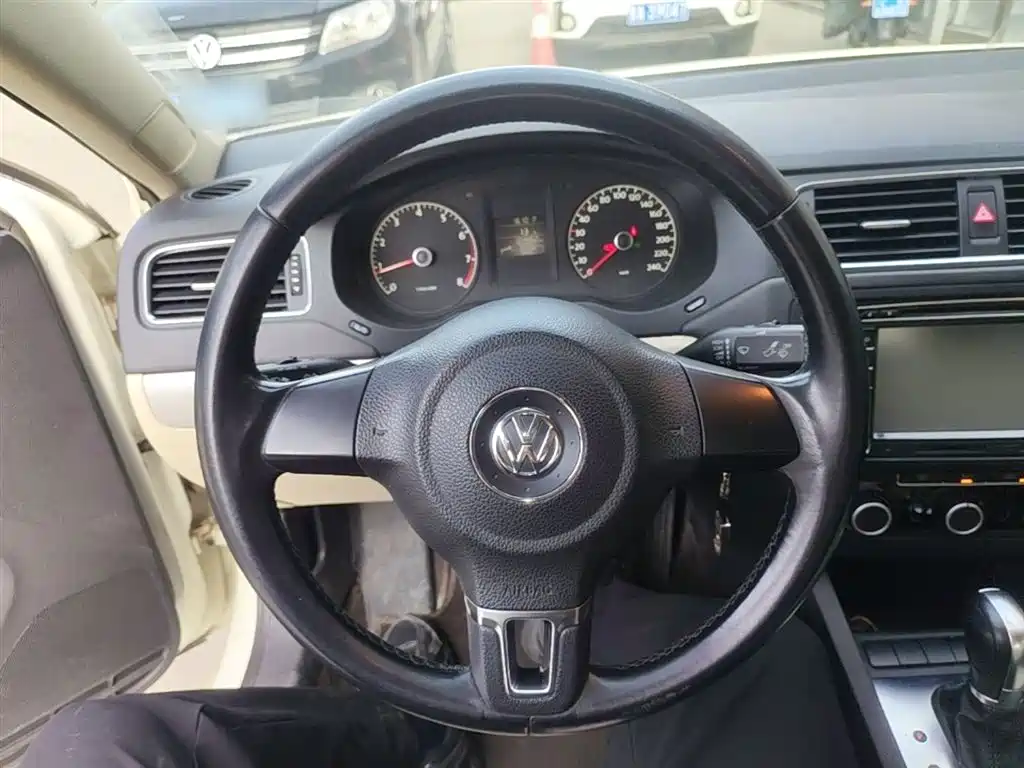 Volkswagen Sagitar 2014 Facelift 1.6L Automatic Comfort фото 11
