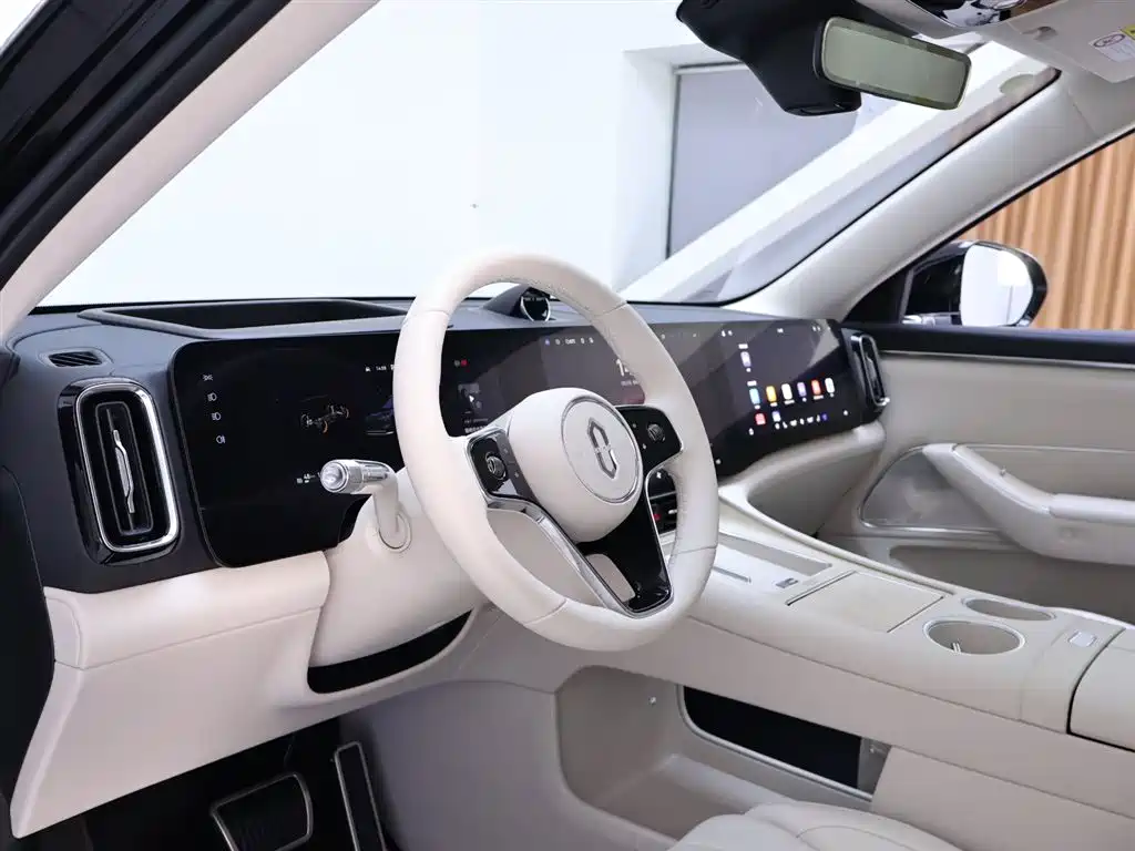 AITO Wenjie AITO M8 2025 Model Extended Range Max+ Edition 53.4kWh 6-Seater фото 11