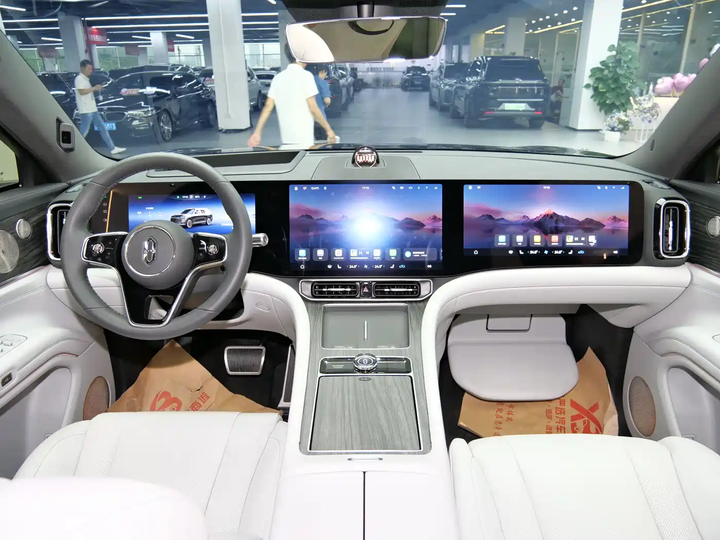 AITO Wenjie AITO M9 2024 Range Extender Max Edition 42kWh 6-seater фото 17