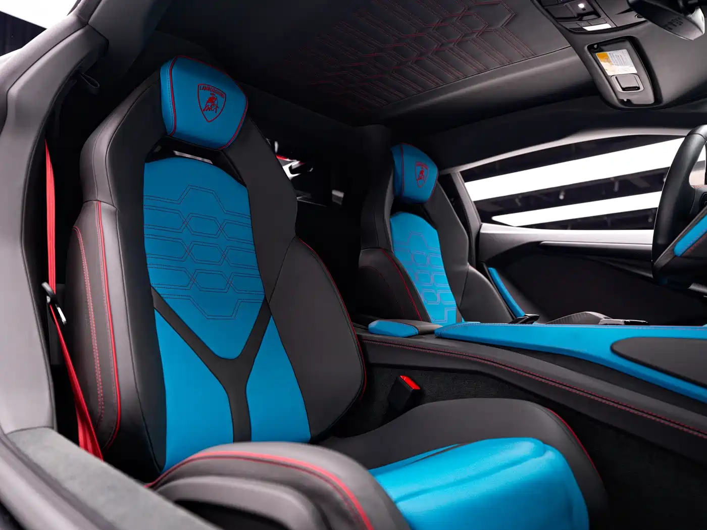 LAMBORGHINI REVUELTO