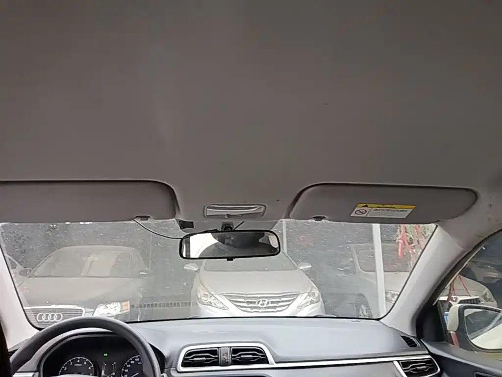 Hyundai Verna 2017 1.4L Manual Renewal Edition China VI фото 18