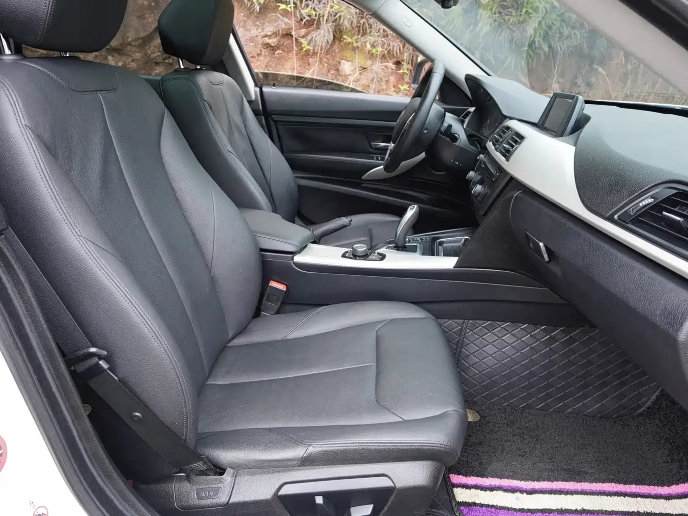 BMW 3 Series GT 2013 Model 320i Leading фото 24